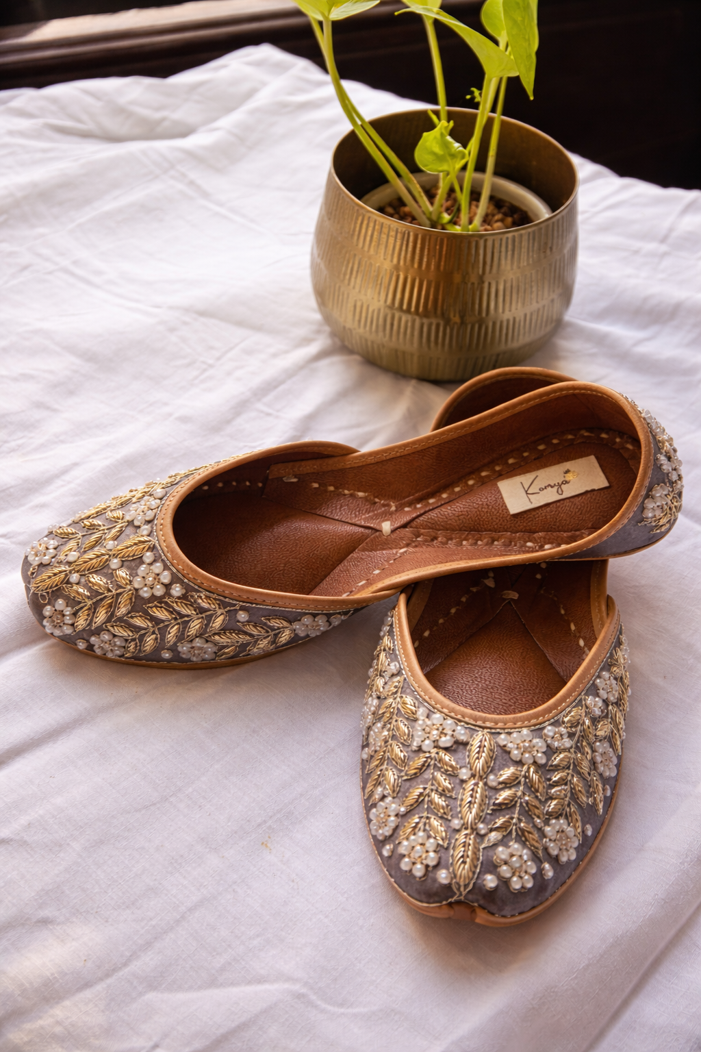 Noor Grey Jutti