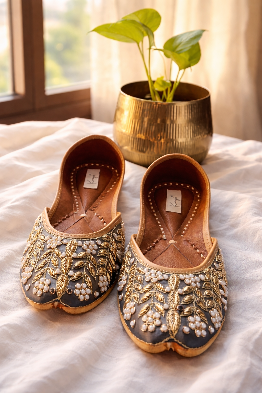 Noor Grey Jutti