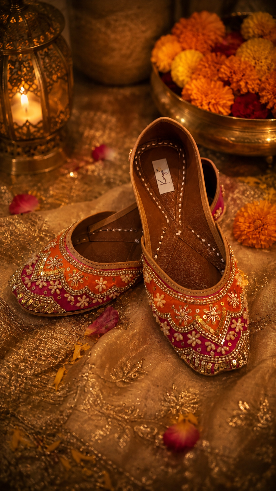 Komya Gulnaar Embellished Jutti