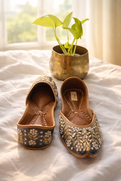 Noor Grey Jutti
