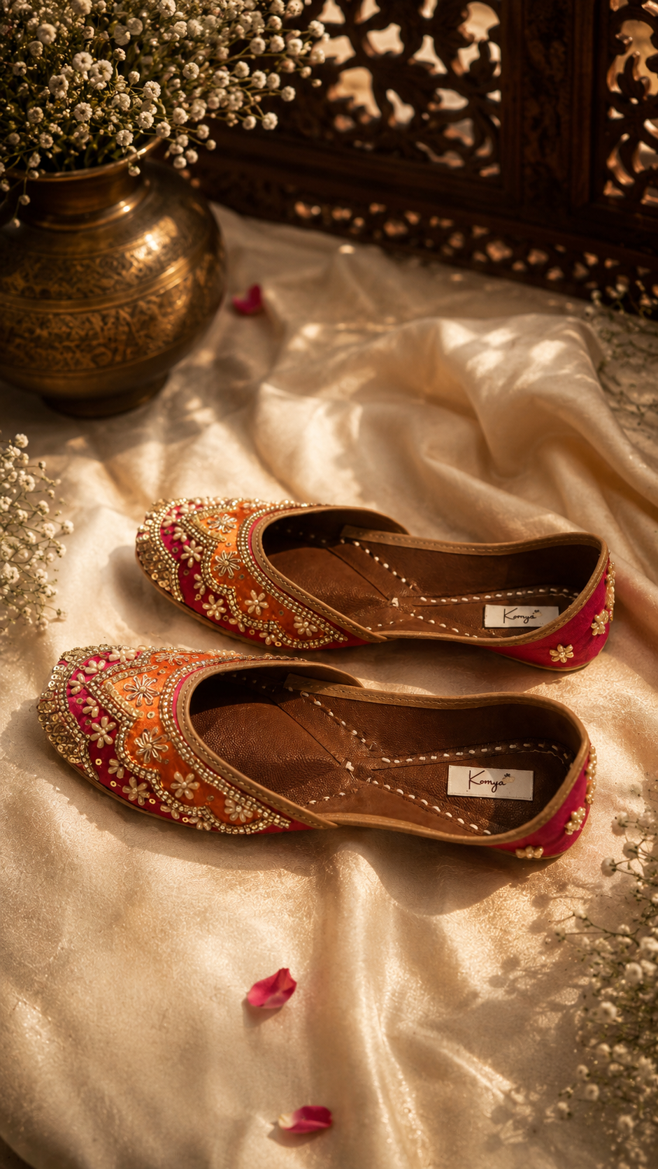 Komya Gulnaar Embellished Jutti