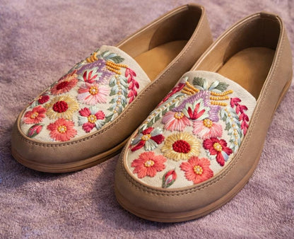 Elegant Floral Embroidered Slip-On shoes